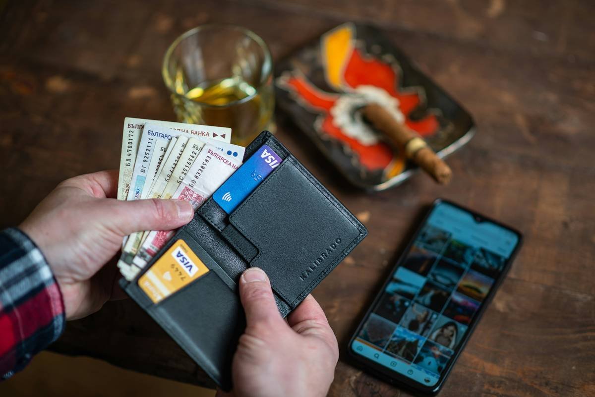 Emergency Cash Advances on Credit Cards: Your Travel Lifeline (Or Debt Trap?)