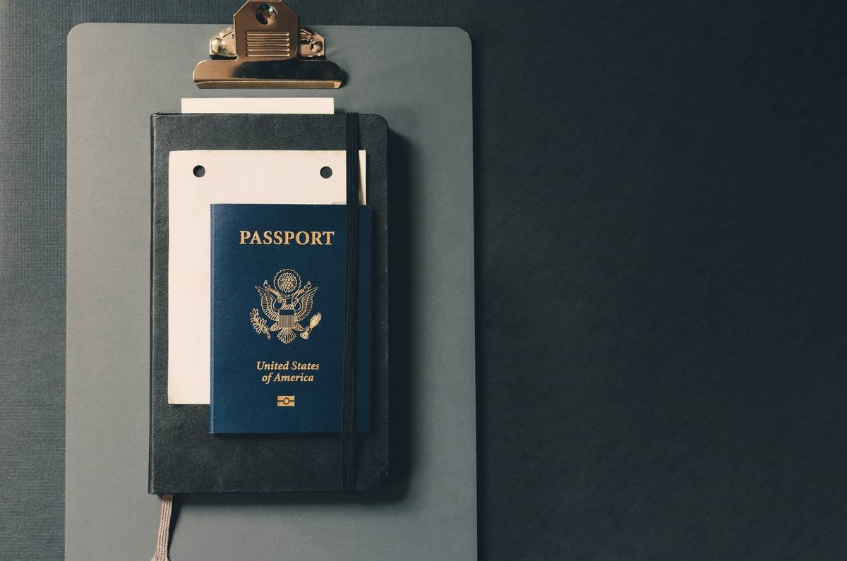 Flowchart showing credit card travel insurance claim process: treatment abroad → primary insurance filing → gather medical records → submit to TPA within 90 days → reimbursement