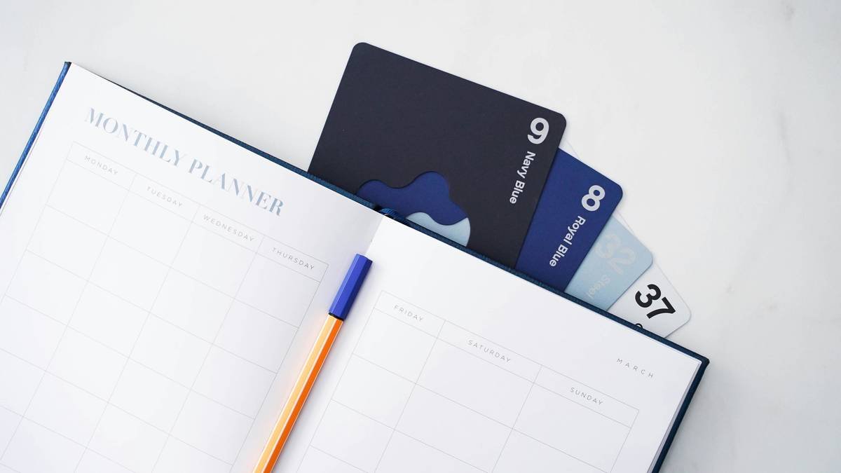 Checklist showing essential documents for credit card travel insurance claims: itinerary, receipts, medical records, cancellation notices, ID
