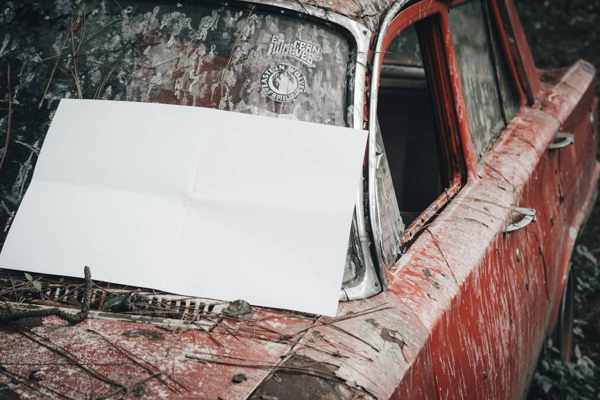 Comparison infographic: Rental company CDW vs. credit card rental car insurance coverage details including cost, exclusions, and claim process