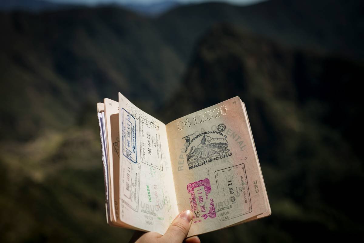 How to Find the Right Credit Card Travel Insurance Claim Phone Number—Before You’re Stuck Abroad
