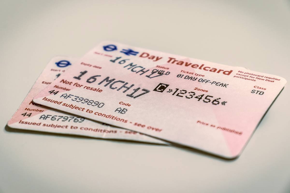 Comparison chart showing emergency cash benefits for Amex Platinum, Chase Sapphire Reserve, and Citi Prestige credit cards, including reimbursement limits and required documentation.