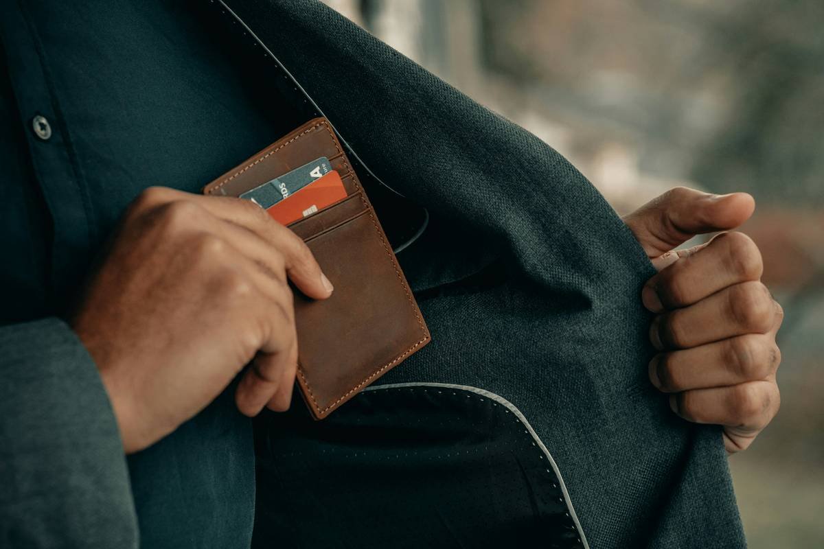 What Happens When Your Wallet Gets Stolen Abroad? How Credit Card Travel Insurance Covers Emergency Currency Exchange